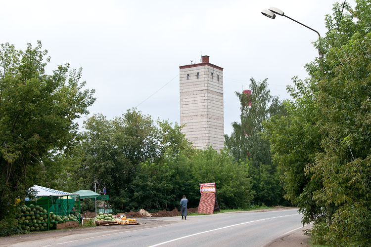 Башня в поселке Володарского