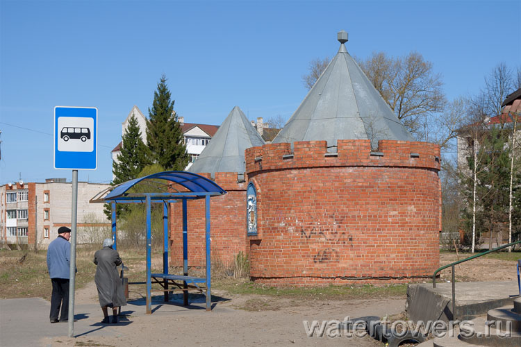 Ржев, кирпичные две башни на Красноармейской набережной