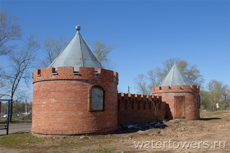 Ржев, кирпичные две башни на Красноармейской набережной