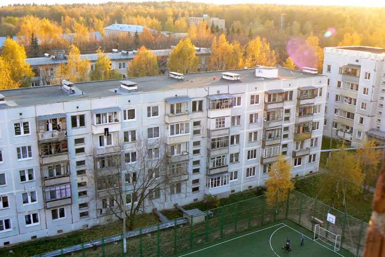 Жилые дома на улице Светлой и Опалиховский лесопарк