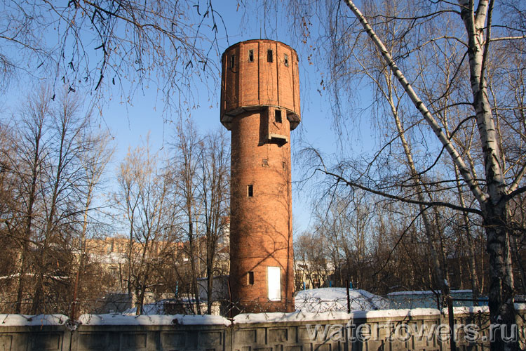 Кирпичная водонапорная башня в Красногорске