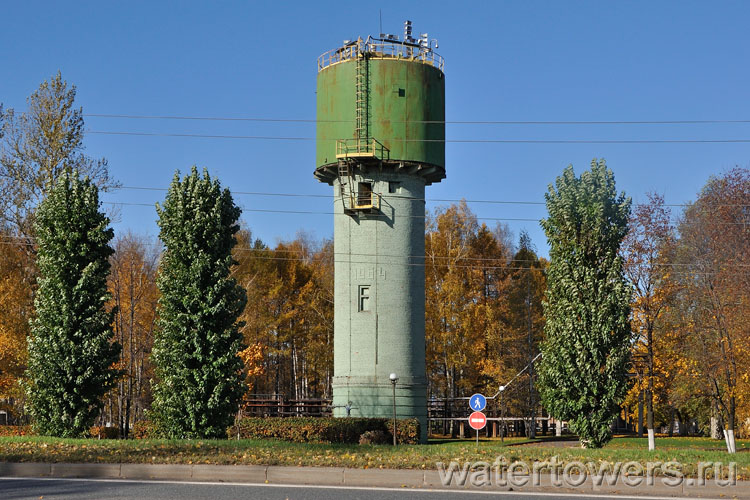 Зеленая водонапорная башня в Ярославле