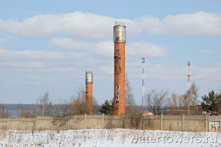 Две бесшатровые водонапорные башни в Горках-10